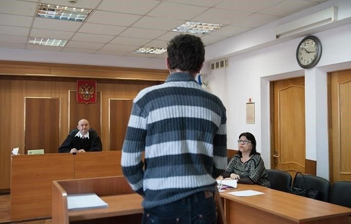 Кто может представлять интересы несовершеннолетнего в суде?