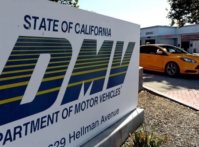 Посетите соответствующий орган: DMV или местное регистрационное управление